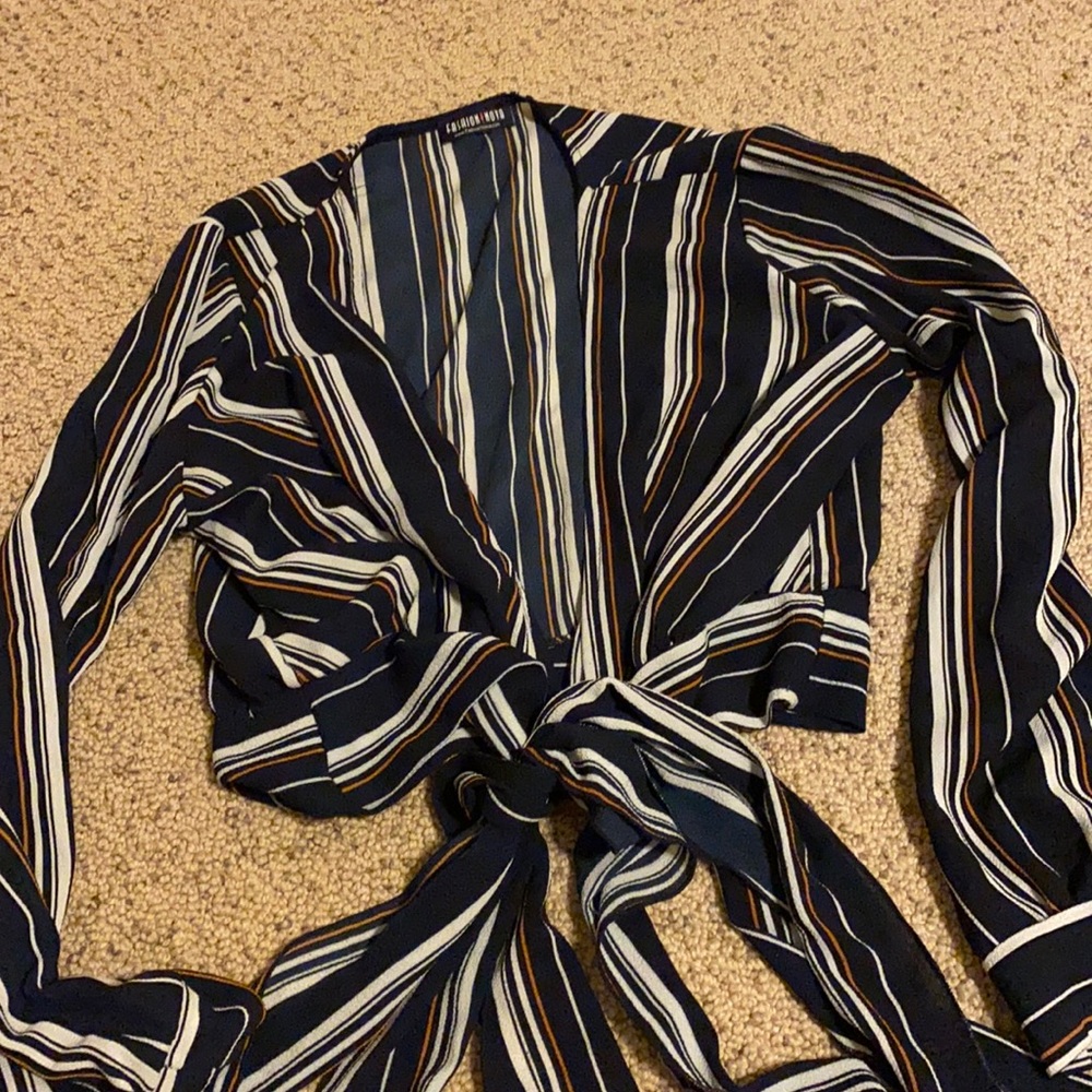 Fashion nova twist tie shirt